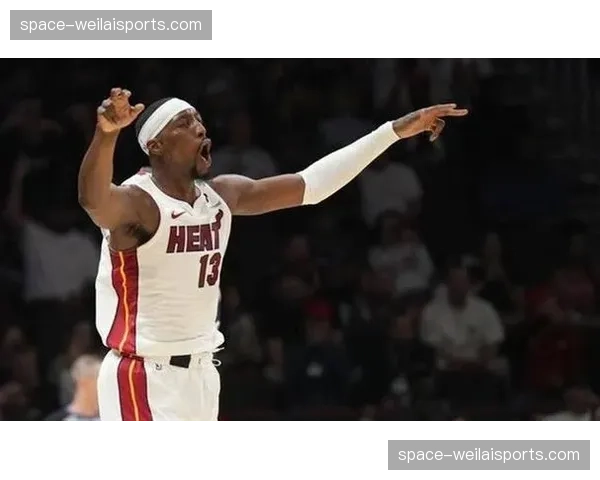 热火宣布阿德巴约因腹股沟拉伤将缺席至少两周 热火宣布阿德巴约因腹股沟拉伤将缺席至少两周