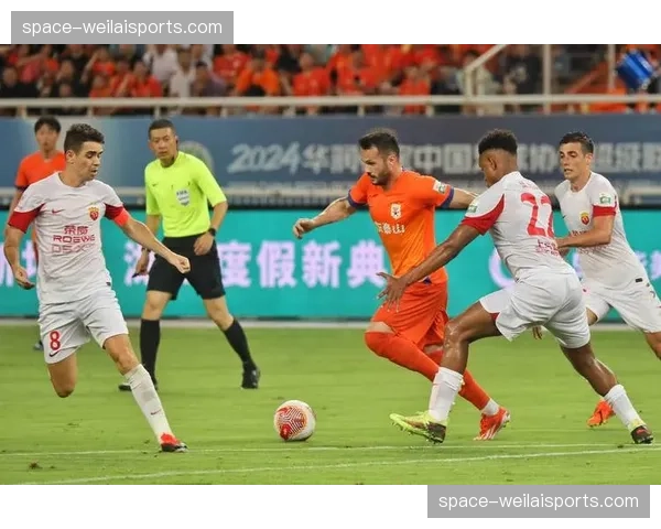 山东泰山客场挑战成都蓉城，费莱尼回归能否解决锋无力？